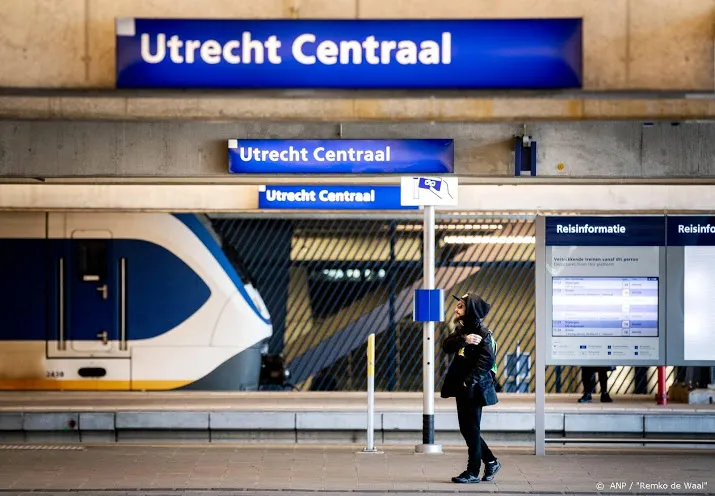 meer treinen maar in station utrecht centraal is het rustig