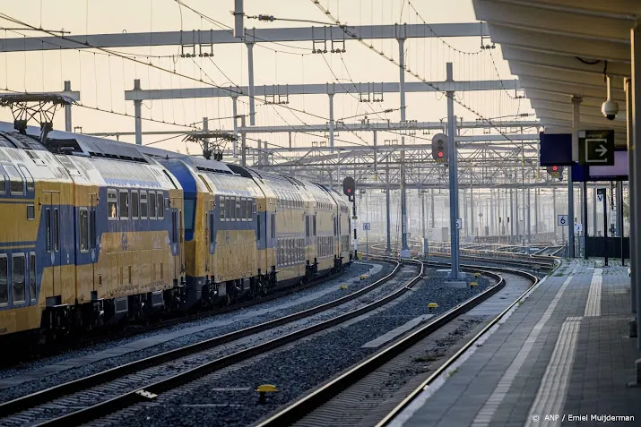 meer treinen ns tussen zwolle en amersfoort vanwege omreizigers