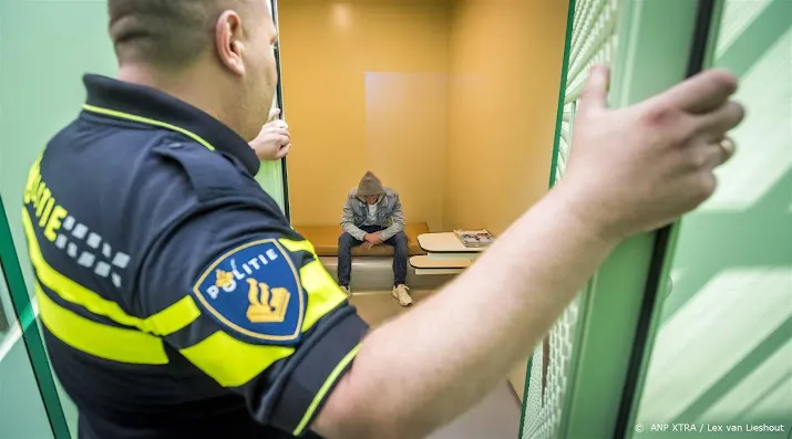 meerdere aanhoudingen na vermoedelijke steekpartij in amsterdam