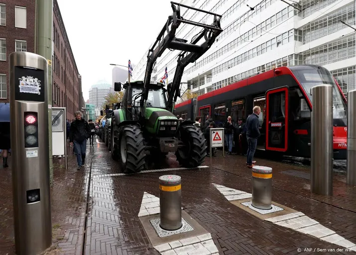 meerdere delen stadscentrum vast door boeren