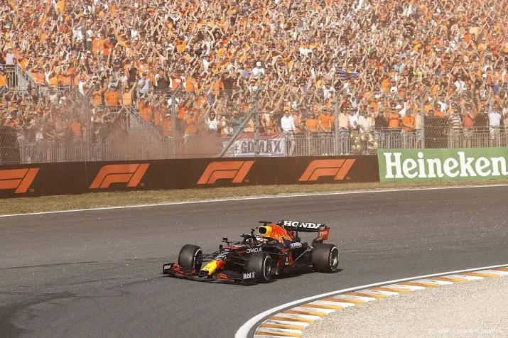 meesterlijke zege verstappen op zandvoort voor uitzinnig publiek