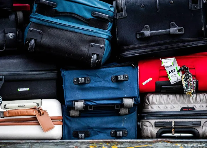 mensen onwel na openen koffer op schiphol