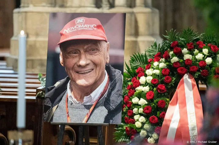 mercedes baas wolff draagt titel op aan lauda