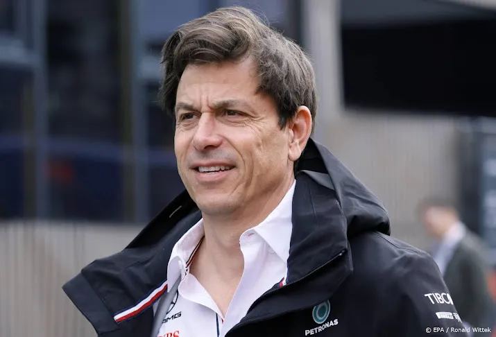 mercedes baas wolff heeft gemengde gevoelens over straf red bull