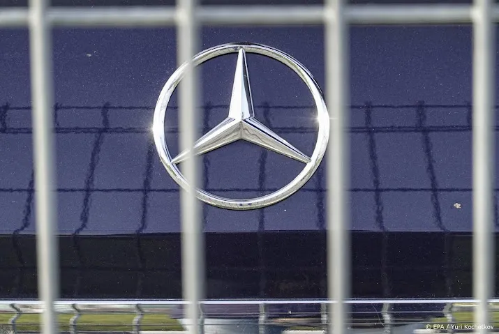 mercedes benz doet tesla na met eigen netwerk snelladers