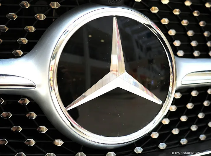 mercedes benz verhoogt opnieuw verwachting na sterke verkopen