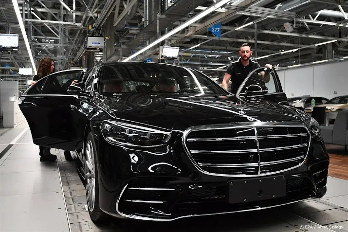 mercedes benz zet auto in als betaalmiddel
