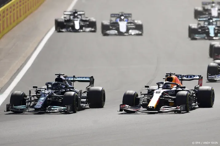 mercedes hamilton deed niets fout bij botsing met verstappen