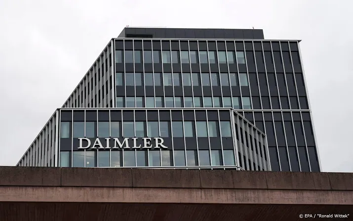 mercedes neemt daimler op sleeptouw