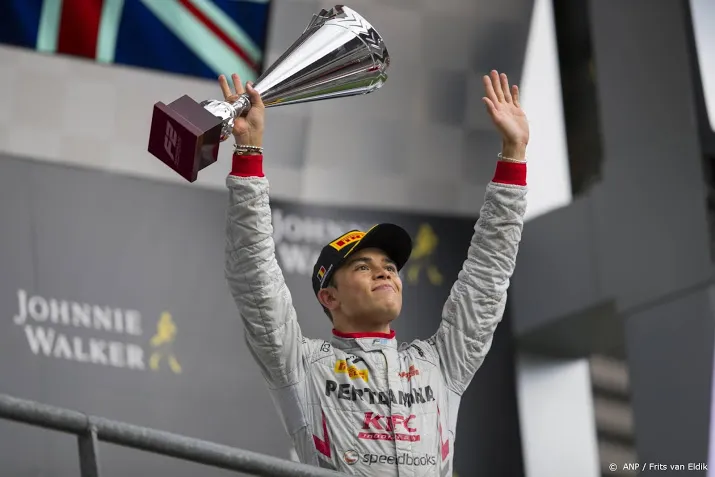 mercedes reserve de vries kent zijn rol
