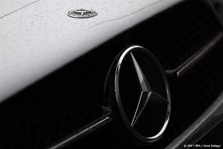 mercedes roept wereldwijd 341 000 autos terug om brandgevaar