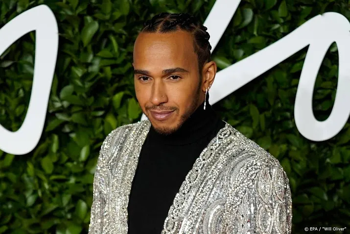 mercedes showt nieuwe liefde van hamilton