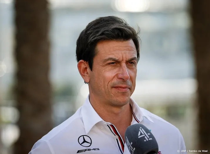 mercedes ziet red bull als grote favoriet voor f1 race bahrein