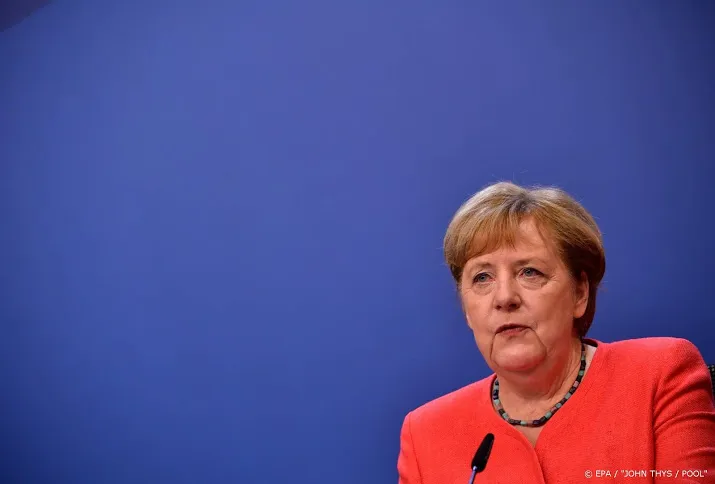 merkel blij maar ziet zwaar debat met eu parlement opdoemen
