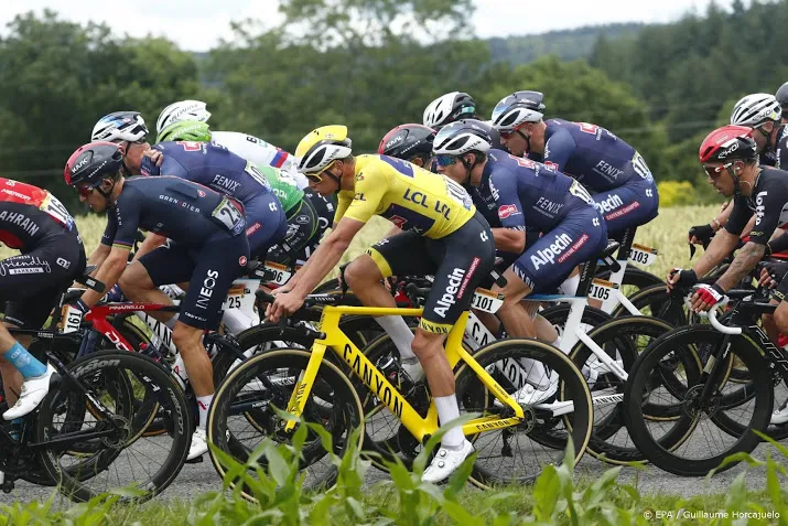 merlier sprint naar zege in tumultueuze derde etappe tour