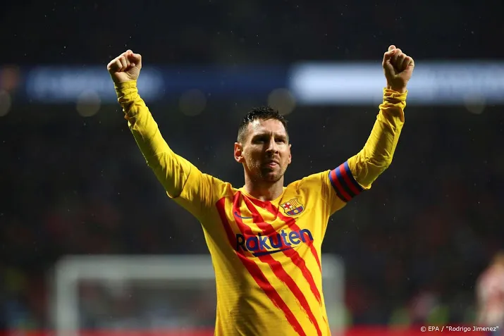 messi leidt barcelona langs atletico
