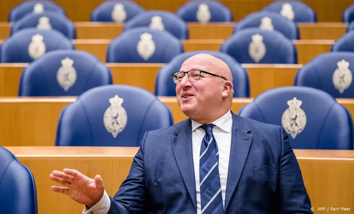 met 264 stemmen naar de kamer met 27 301 stemmen niet