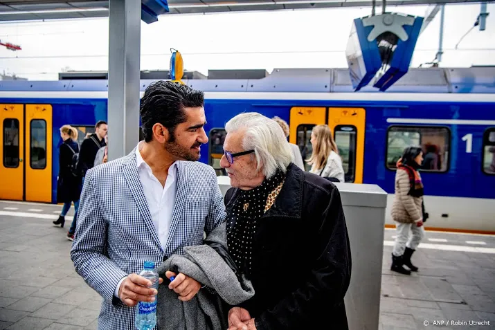 met de trein op tournee met twee schrijvers
