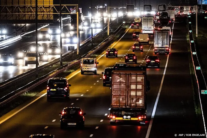 met ruim 800 kilometer file drukke ochtendspits na paasweekend