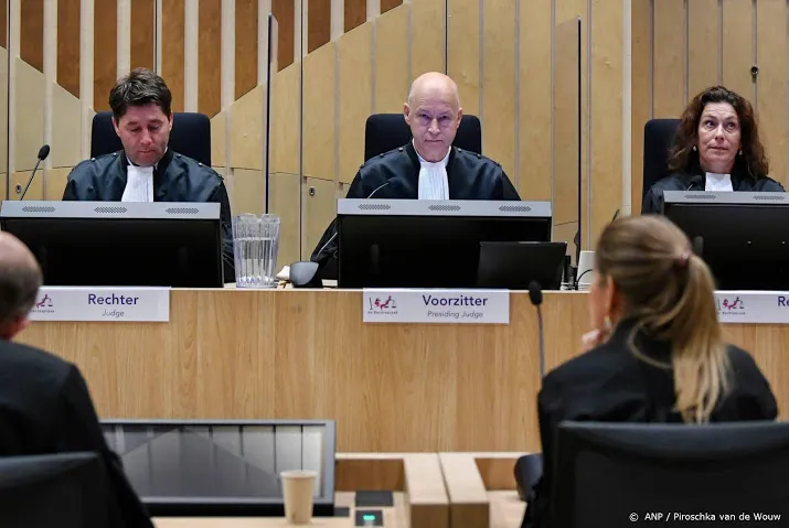mh17 zitting begint later door technische problemen