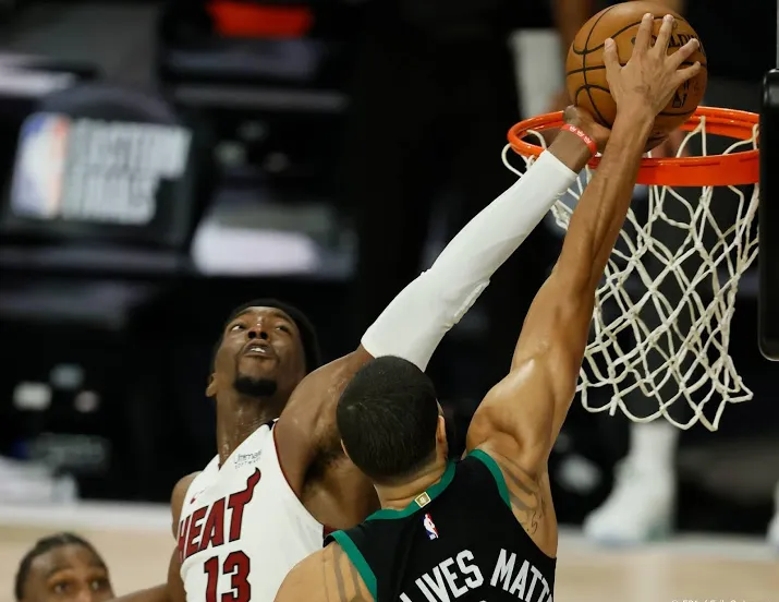 miami heat wint eerste duel van basketballers boston celtics