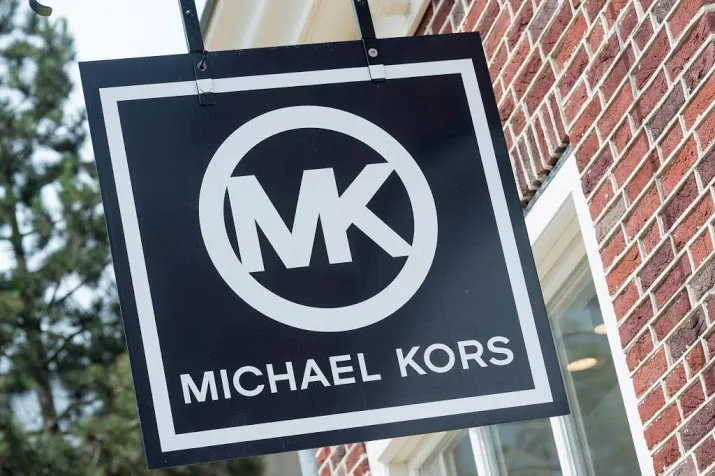 michael kors koopt versace
