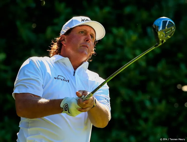 mickelson wint opnieuw in pebble beach