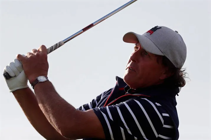 mickelson wint the match en 9 miljoen dollar