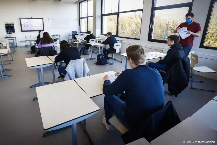 middelbare scholen tobben nog over scenarios voor heropening