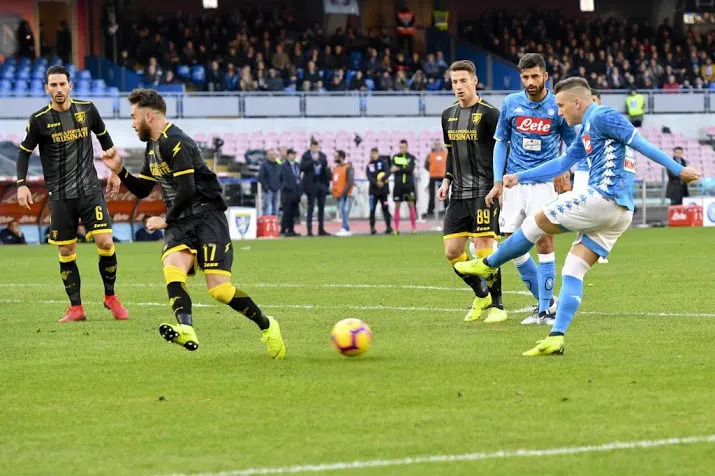 milik scoort tweemaal voor napoli