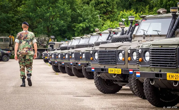 militaire oefening in museumpark orientalis