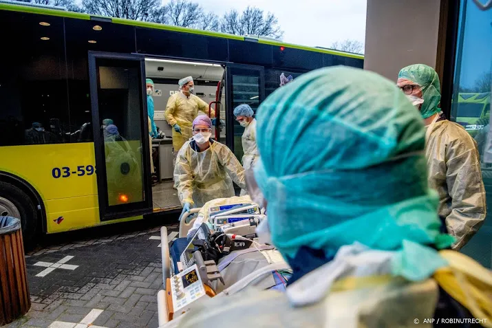 militaire planners helpen met verplaatsen coronapatienten
