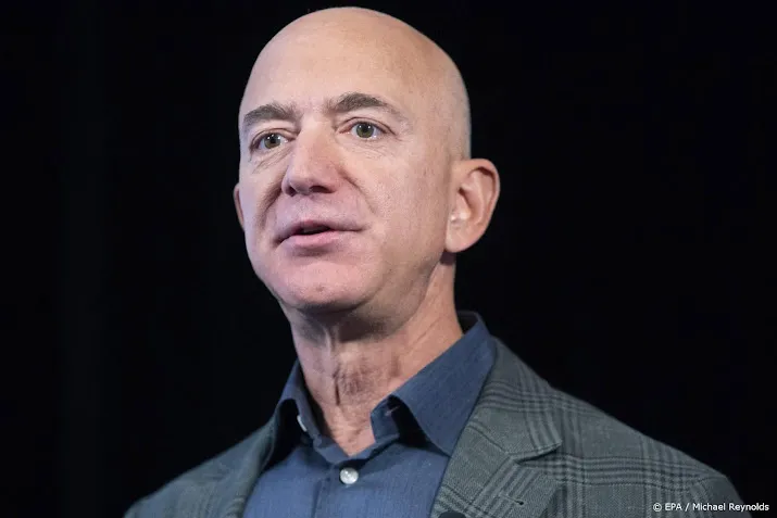 miljardair bezos beschuldigt biden van misleiding over inflatie