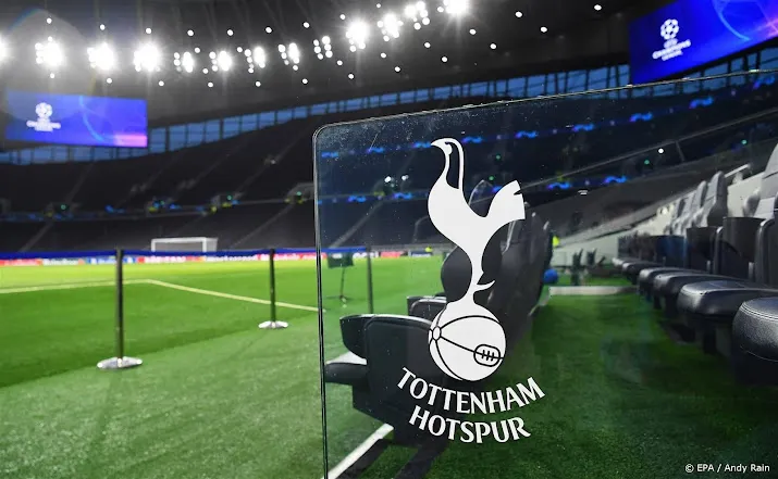 miljardair najafi bereidt bod voor op voetbalclub tottenham
