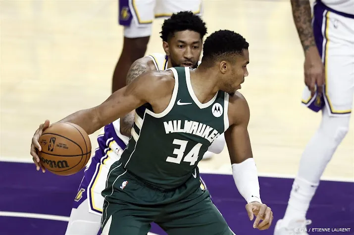 milwaukee bucks zet grote achterstand alsnog om in zege
