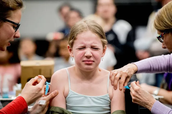 minder jonge meisjes halen prik tegen kanker