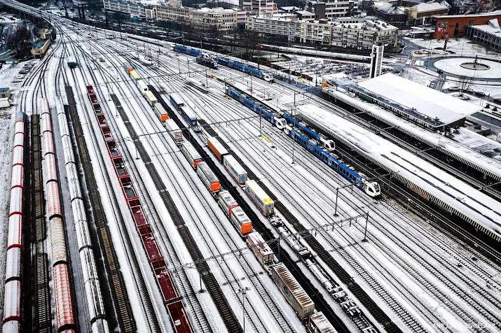 minder treinen in zuid limburg door winterweer