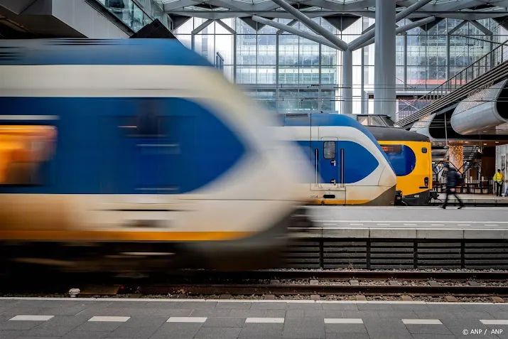 minder treinen tussen den haag en rotterdam om kapotte wissel