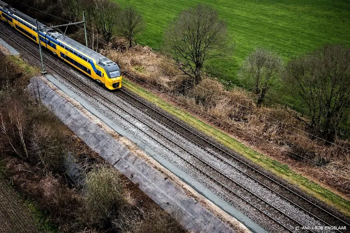 minder treinen tussen dordrecht en den haag om storing in tunnel