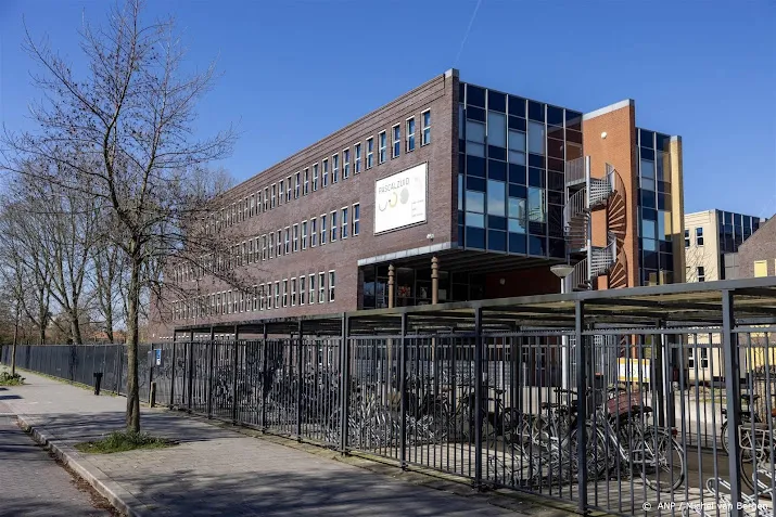 minderjarige jongen opgepakt voor versturen dreigmail naar school