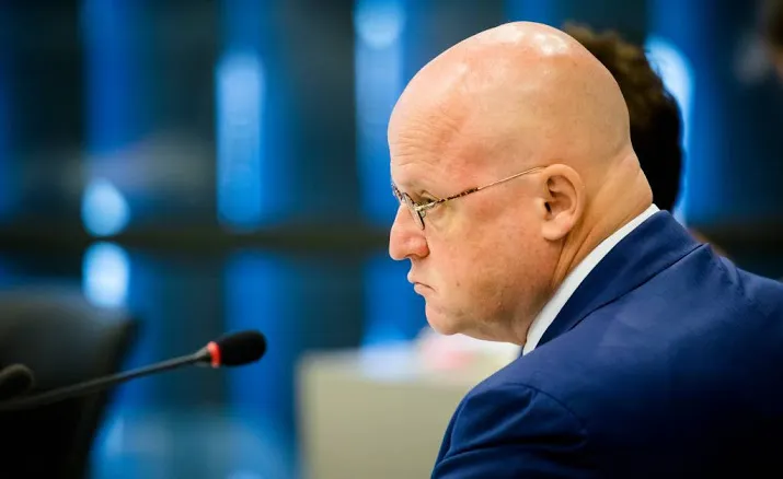 minister aantal onbehandelde zaken moet lager