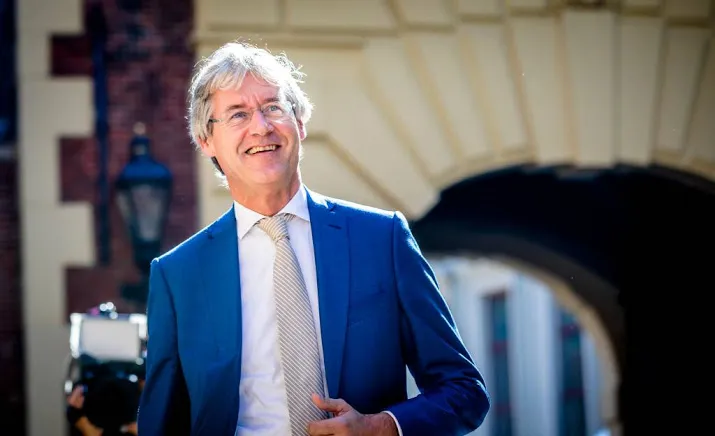 minister arie slob kan weer aan de slag