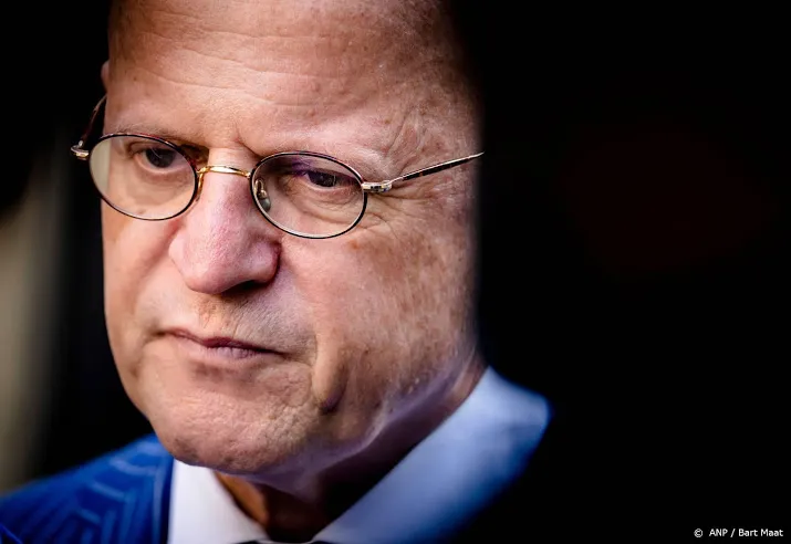 minister begrip voor weren publiek bij proces