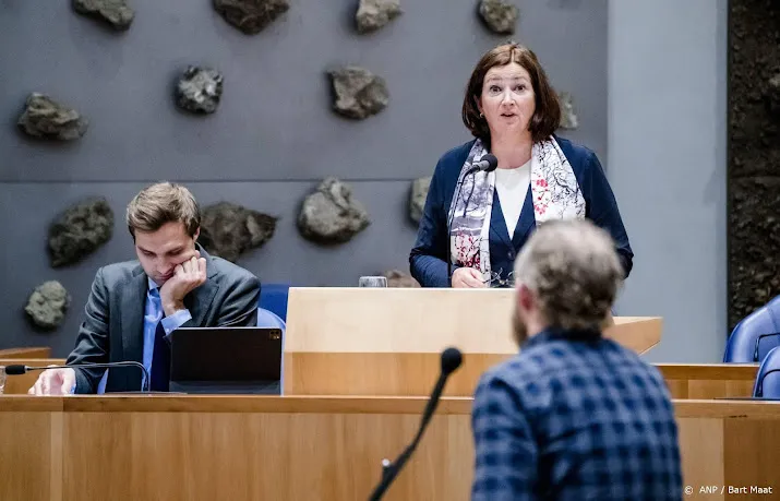 minister bekijkt hogere pgb tarieven om zorgverleners te behouden