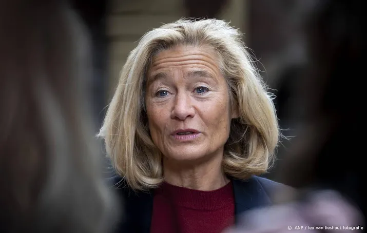 minister besluit later over belangrijke frequentieband voor 5g