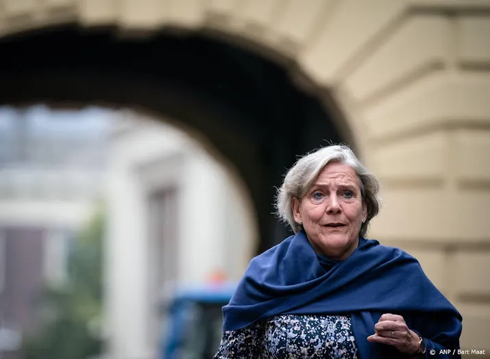 minister bijleveld geeft statement op defensie