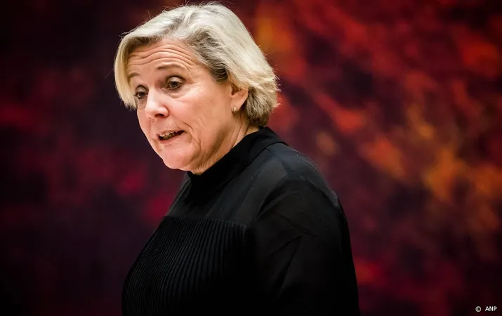 minister bijleveld kijkt naar weer opstarten missie in irak