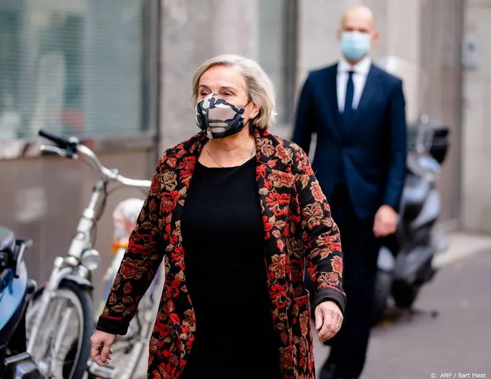 minister bijleveld verstandig dat koning terugkwam van vakantie