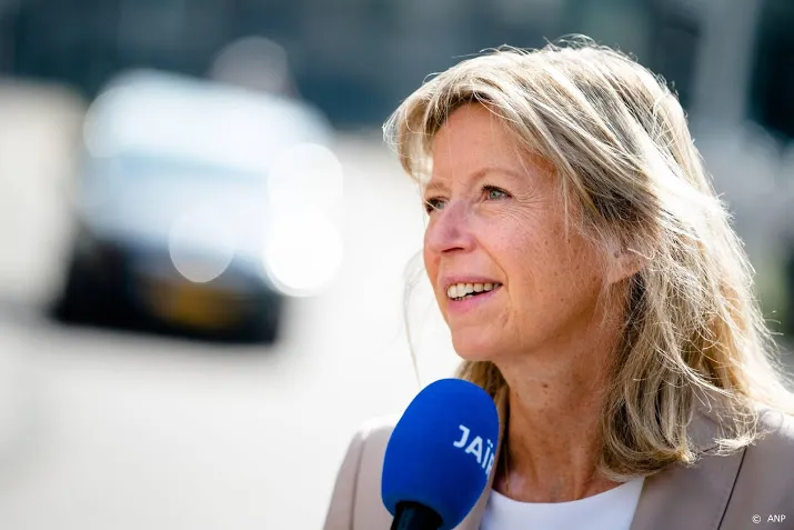 minister blijft bij weigering huren tijdelijk te bevriezen
