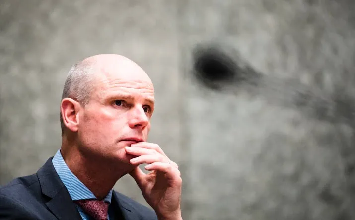 minister blok voor overleg naar moskou